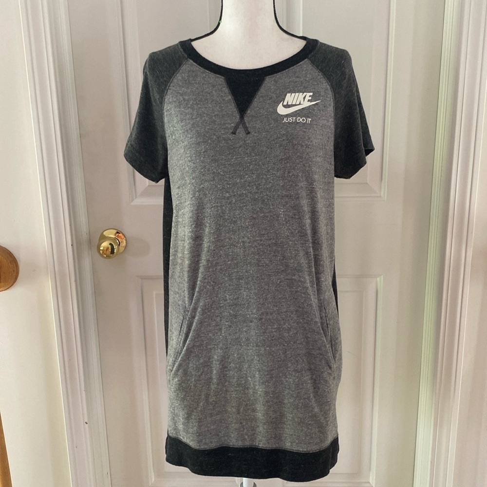 17:08 - Nike Jersey Dress
